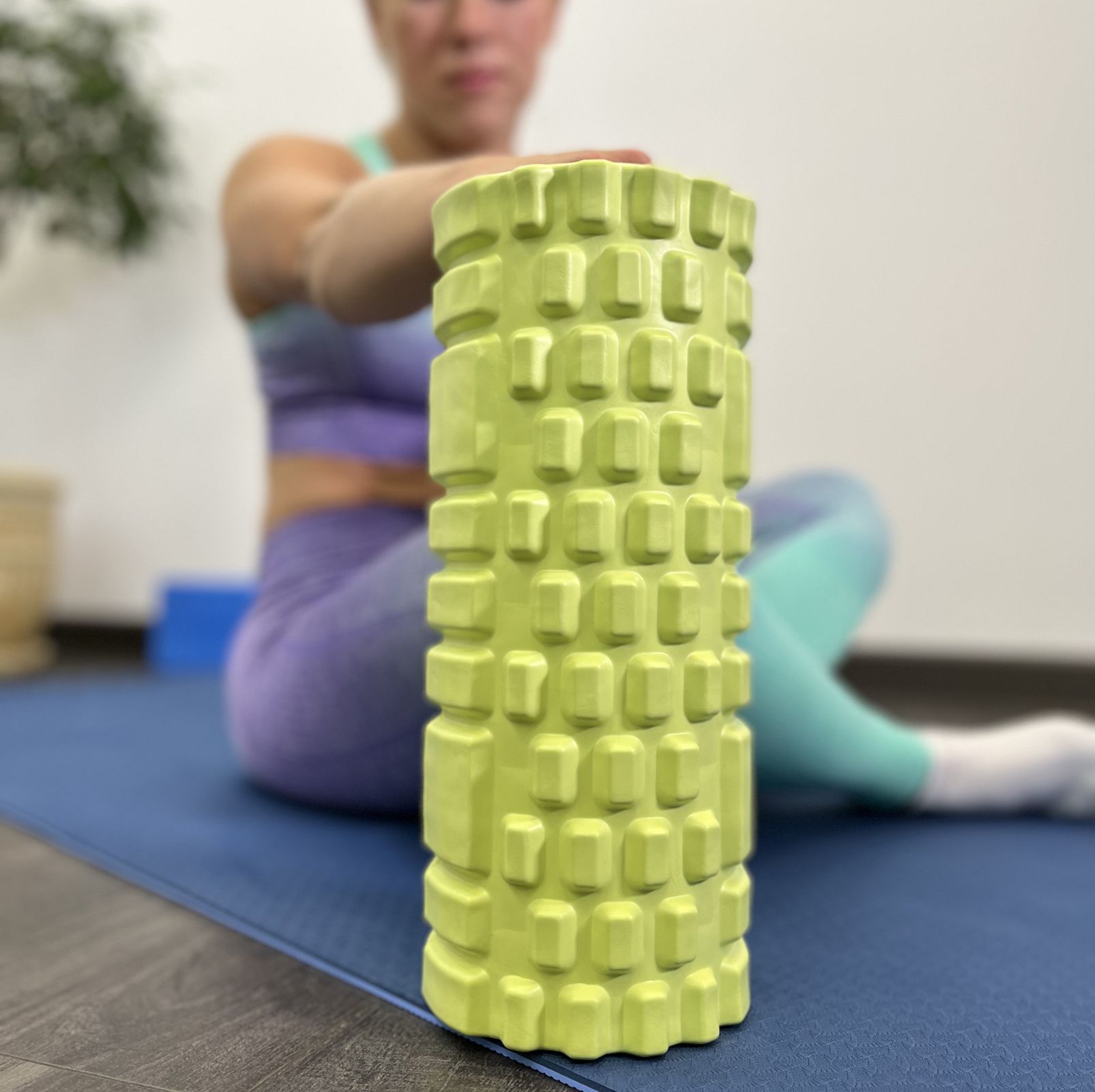 Ролик массажный для йоги и фитнеса UNIX Fit 45 см, зеленый